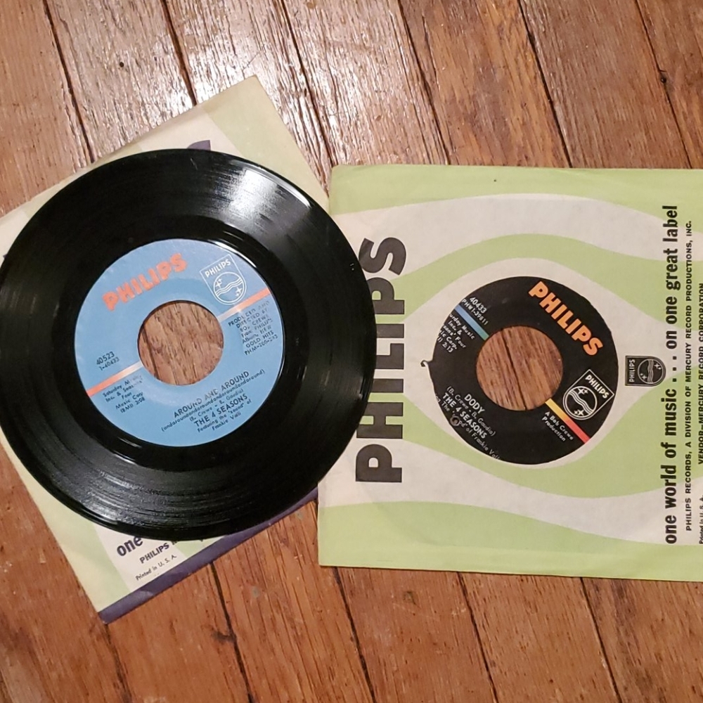 🧡3/15$🧡 4 Seasons 45rpm Vinyl Records